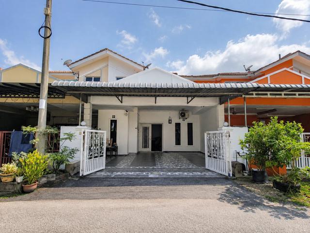 Terraced House for sale in Malaka