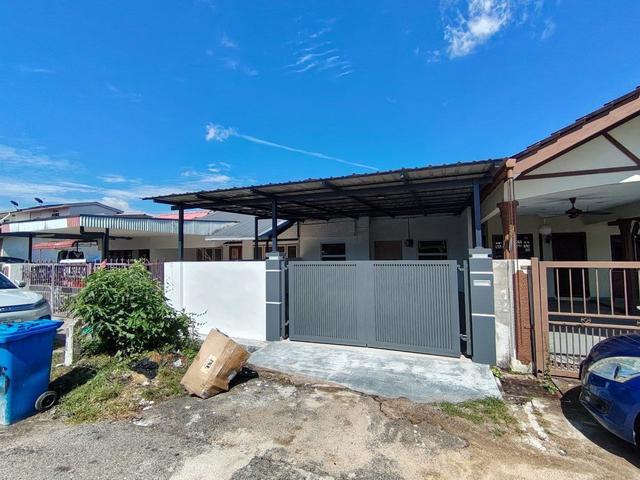 Terraced House for sale in Malaka