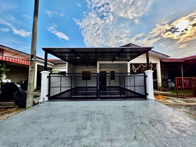 Terraced House for sale in Malaka