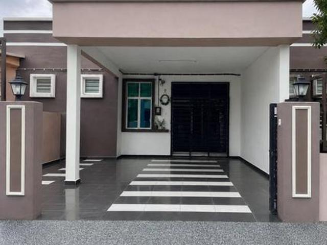 Terraced House for sale in Malaka