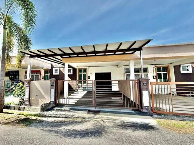 Terraced House for sale in Malaka