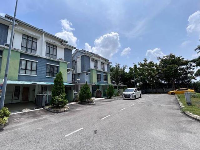 Townhouse for sale in Puchong, Majlis Bandaraya Subang Jaya