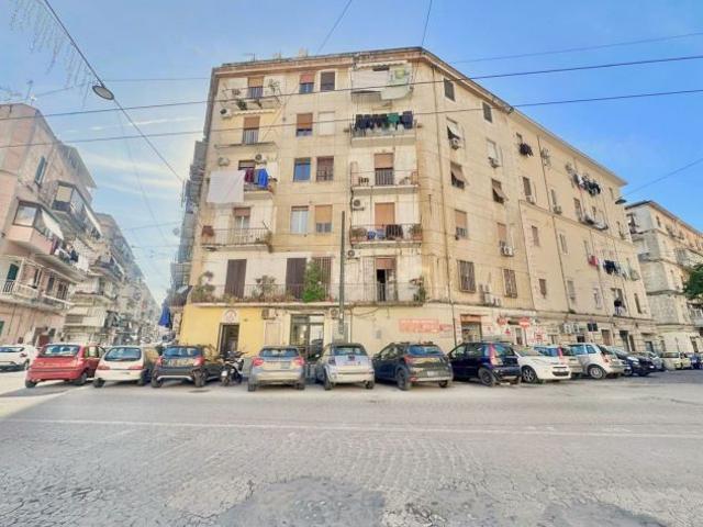 Capannone in vendita a Municipalità 2, Mercato