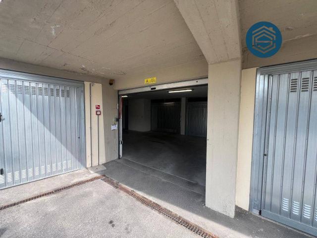 Box in vendita a Santa Maria, Campi Bisenzio