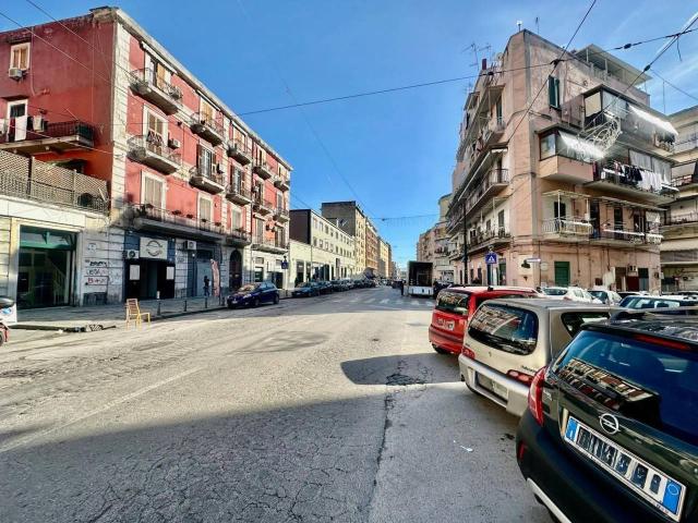 Box in vendita a Municipalità 2, Mercato