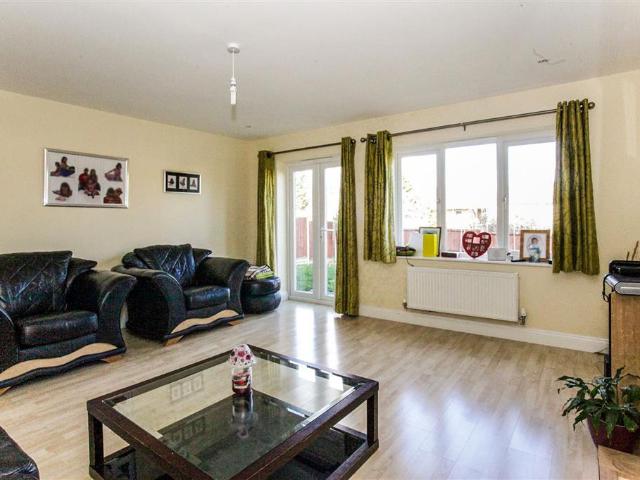 Apartment for rent in Newbury Park, Greater London