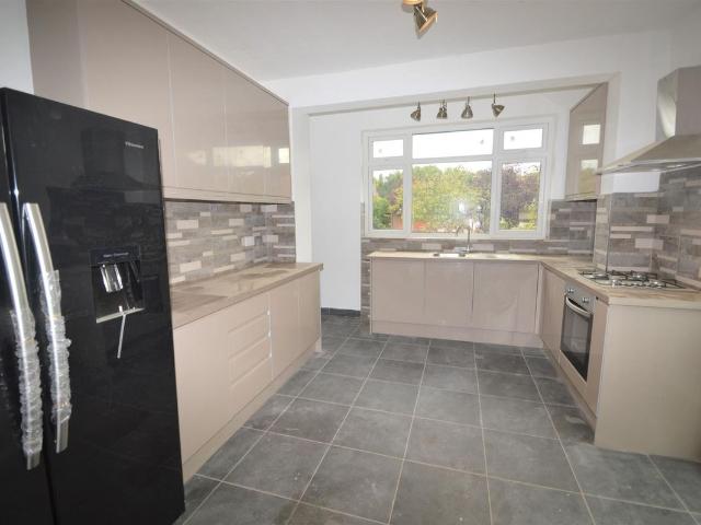Apartment for rent in Newbury Park, Greater London