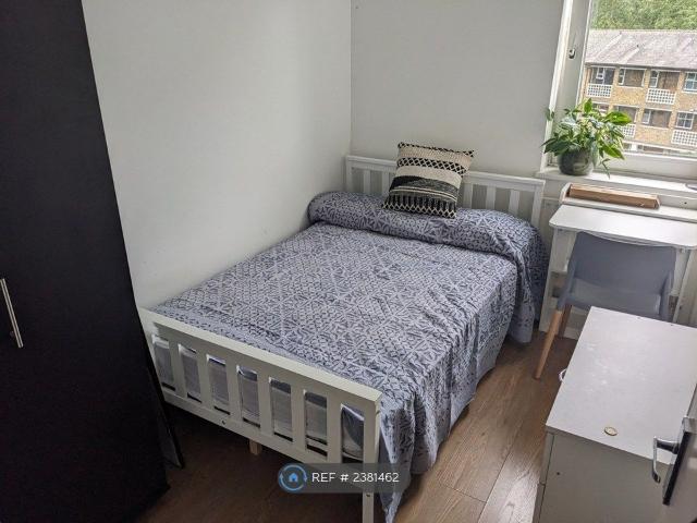 Room for rent in Poplar Grove, Greater London