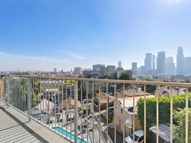 Apartment for rent in Canoga Park, California
