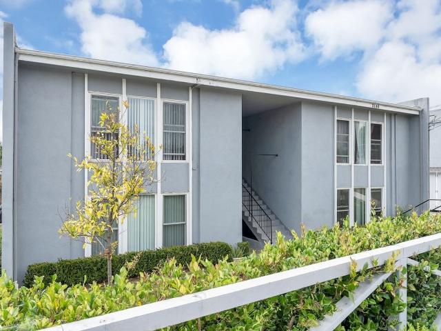 Apartment for rent in Costa Mesa, California