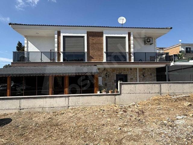 Çakmaklı Mahallesi, Aliağa içerisinde satılık Villa