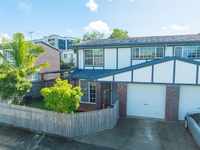 Townhouse for sale in Toombul, Queensland