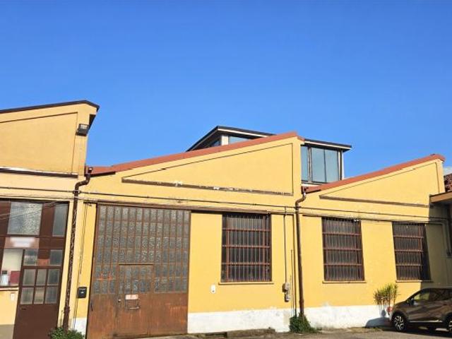 Locale Commerciale in vendita a Brugherio, Lombardia