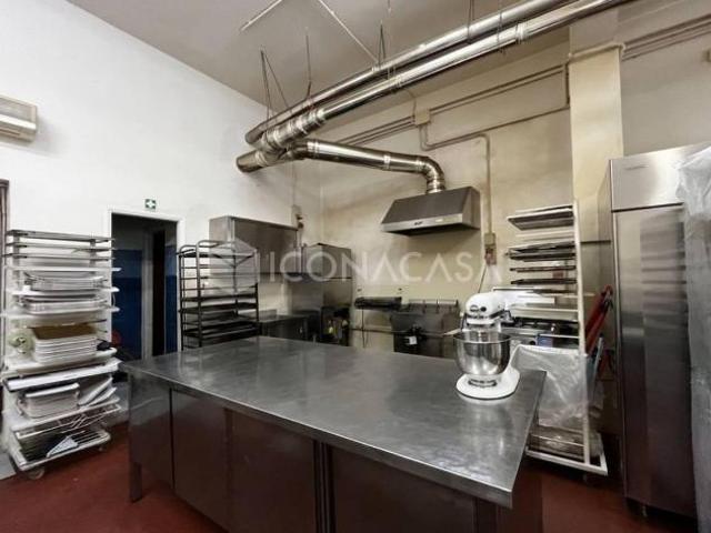 Capannone in vendita a Pontedera, Toscana