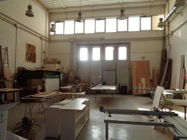 Capannone in vendita a Viareggio, Toscana