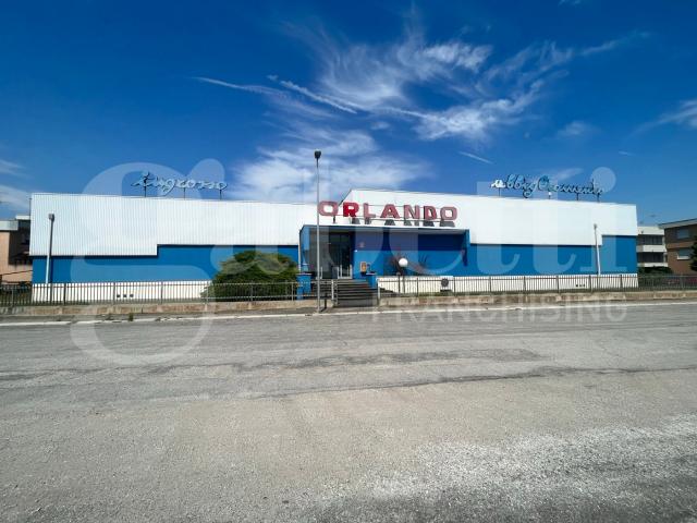 Capannone in vendita a Commenda Est, Rovigo