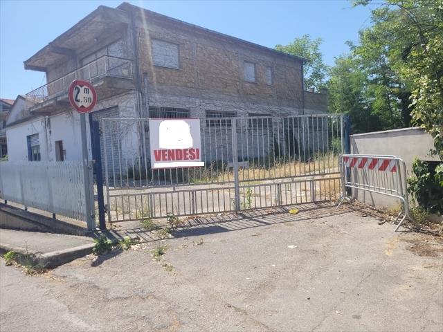 Capannone in vendita a Chieti Scalo, Chieti