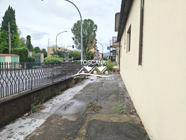 Capannone in vendita a La Villa, Campi Bisenzio
