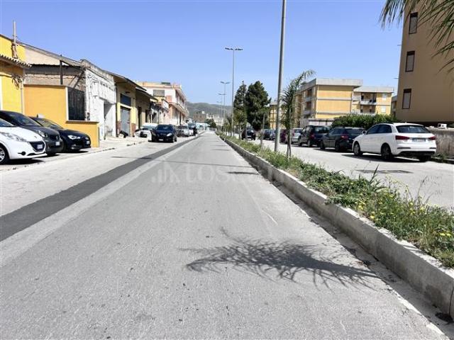 Capannone in vendita a Avola, Sicilia