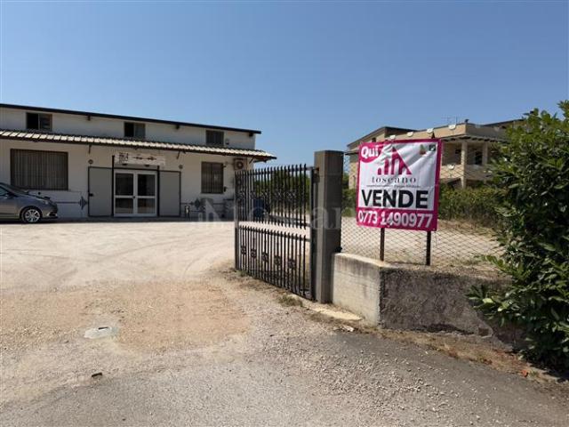 Capannone in vendita a Latina, Lazio