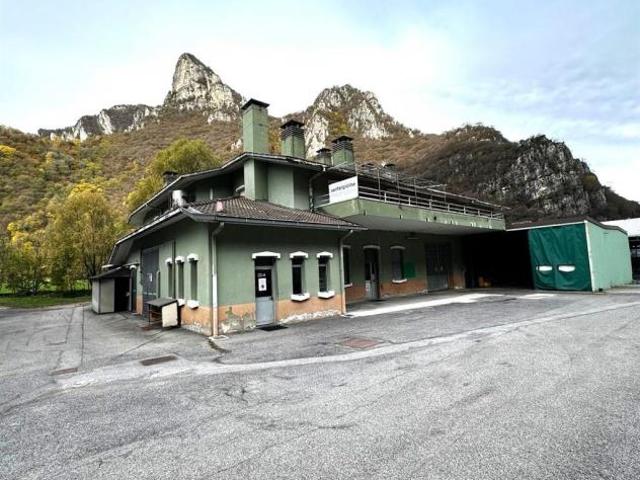 Capannone in vendita a Ballabio, Lombardia