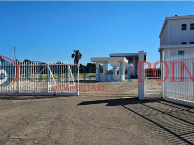 Capannone in affitto a Campi Salentina, Lecce