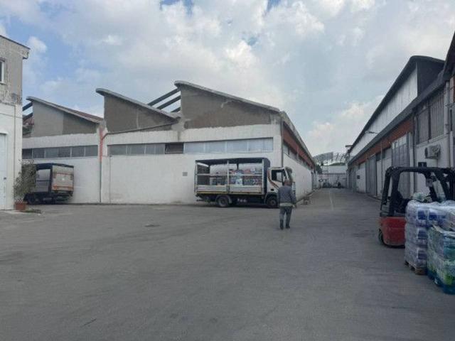 Capannone in affitto a Arzano, Campania
