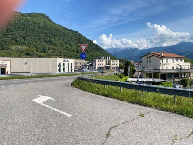 Capannone in affitto a Beverate, Brivio