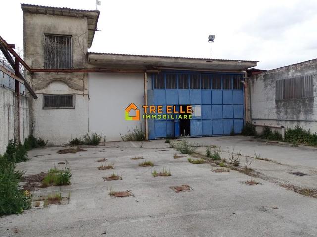Capannone in affitto a Brusciano, Campania