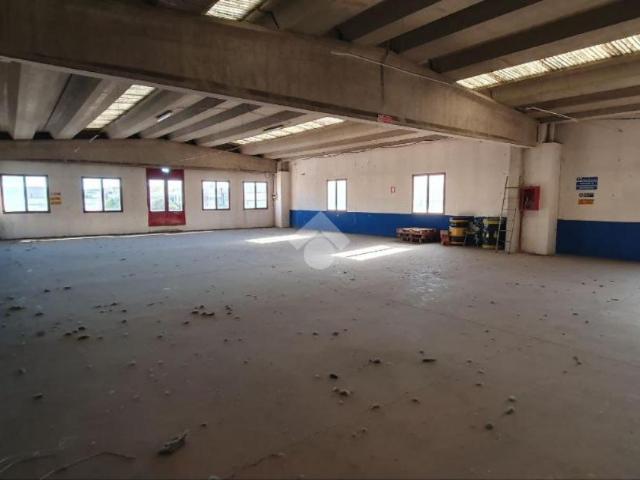 Locale Commerciale in affitto a Ferriera, Piemonte