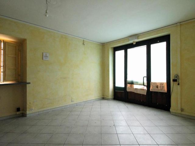 Locale Commerciale in affitto a Zone, Capannori