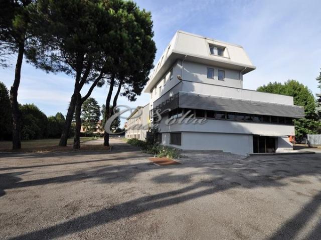 Capannone in affitto a Bariola, Caronno Pertusella