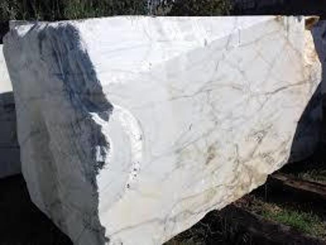 Capannone in affitto a Sant'Antonio, Carrara