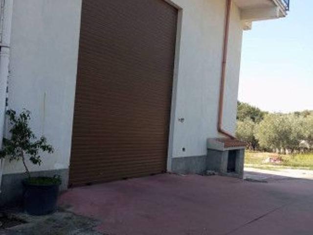 Capannone in affitto a Dulcino, Calabria