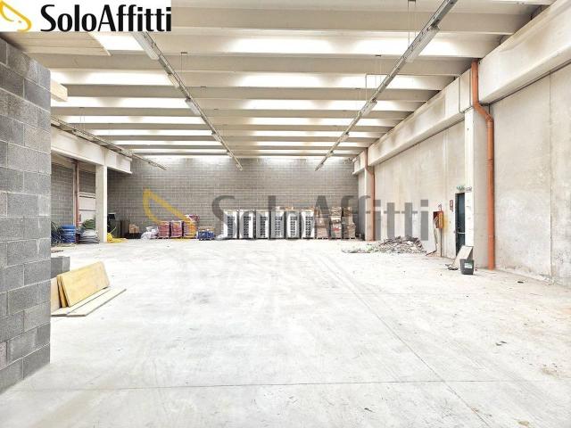 Capannone in affitto a Cogliate, Lombardia