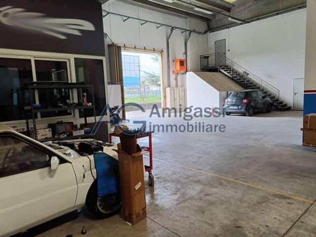 Capannone in affitto a Curno, Lombardia
