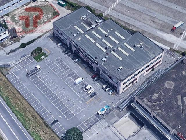 Capannone in affitto a Carrara San Giorgio, Due Carrare