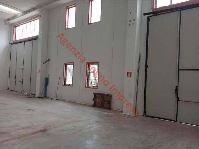 Capannone in affitto a Unione di Comuni della Romagna Forlivese, Quattro