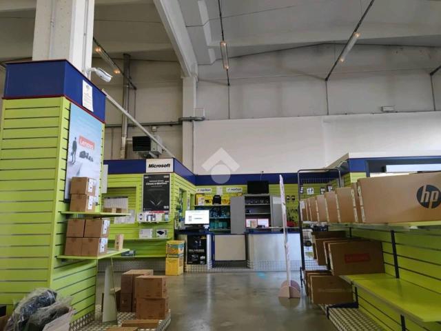 Capannone in affitto a Unione di Comuni della Romagna Forlivese, Quattro