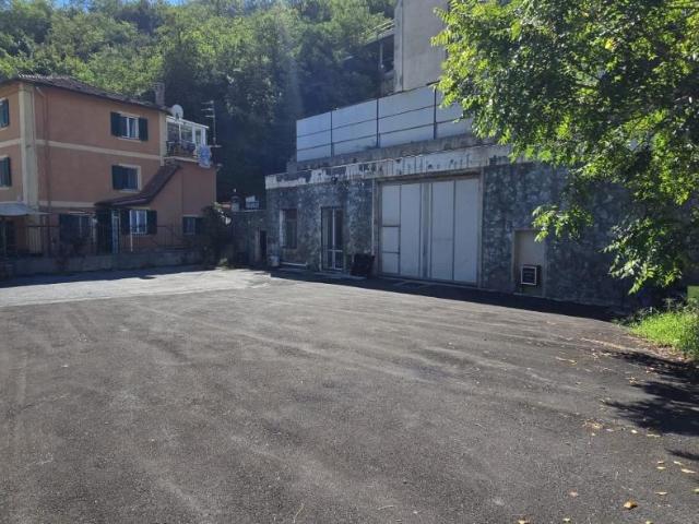Capannone in affitto a Prato, Genova