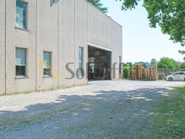 Capannone in affitto a Giussano, Lombardia
