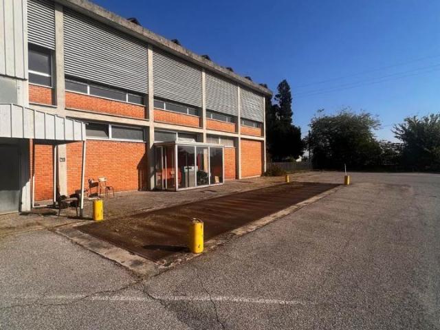 Capannone in affitto a Ronchi, Bondeno Di Gonzaga