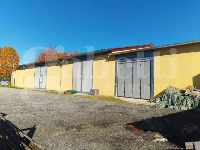 Capannone in affitto a Latina, Lazio
