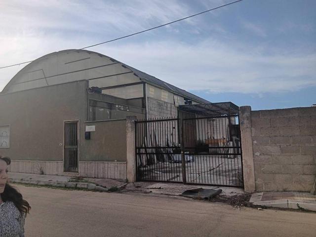 Capannone in affitto a Lecce