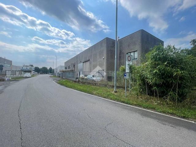 Capannone in affitto a Oltresempione, Legnano