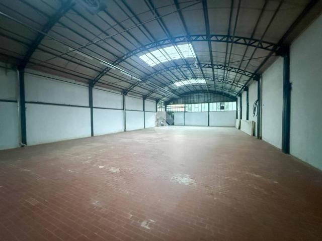 Capannone in affitto a Mocchirolo, Lentate sul Seveso