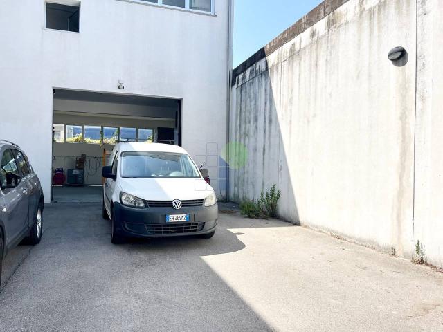 Capannone in affitto a Livorno, Toscana