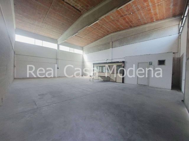 Capannone in affitto a Unione dei comuni del Distretto Ceramico, Maranello