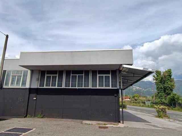 Capannone in affitto a Cinque Vie, Marina Di Massa
