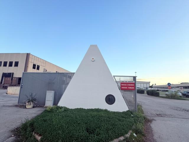 Capannone in affitto a Modugno, Bari